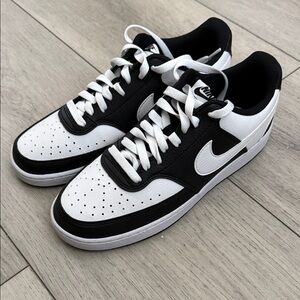 Nike Men's Black and White Low-Top Sneakers